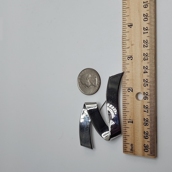 Vintage Monet Modernist Ribbon Oversized Shiny Silver Tone Vintage Brooch Pin - Picture 2 of 4